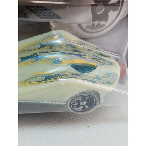 2009 Mattel Hot Wheels Trick Or Treat DXT91 Super Stinger Die-cast 1:64 Car - Picture 16 of 16